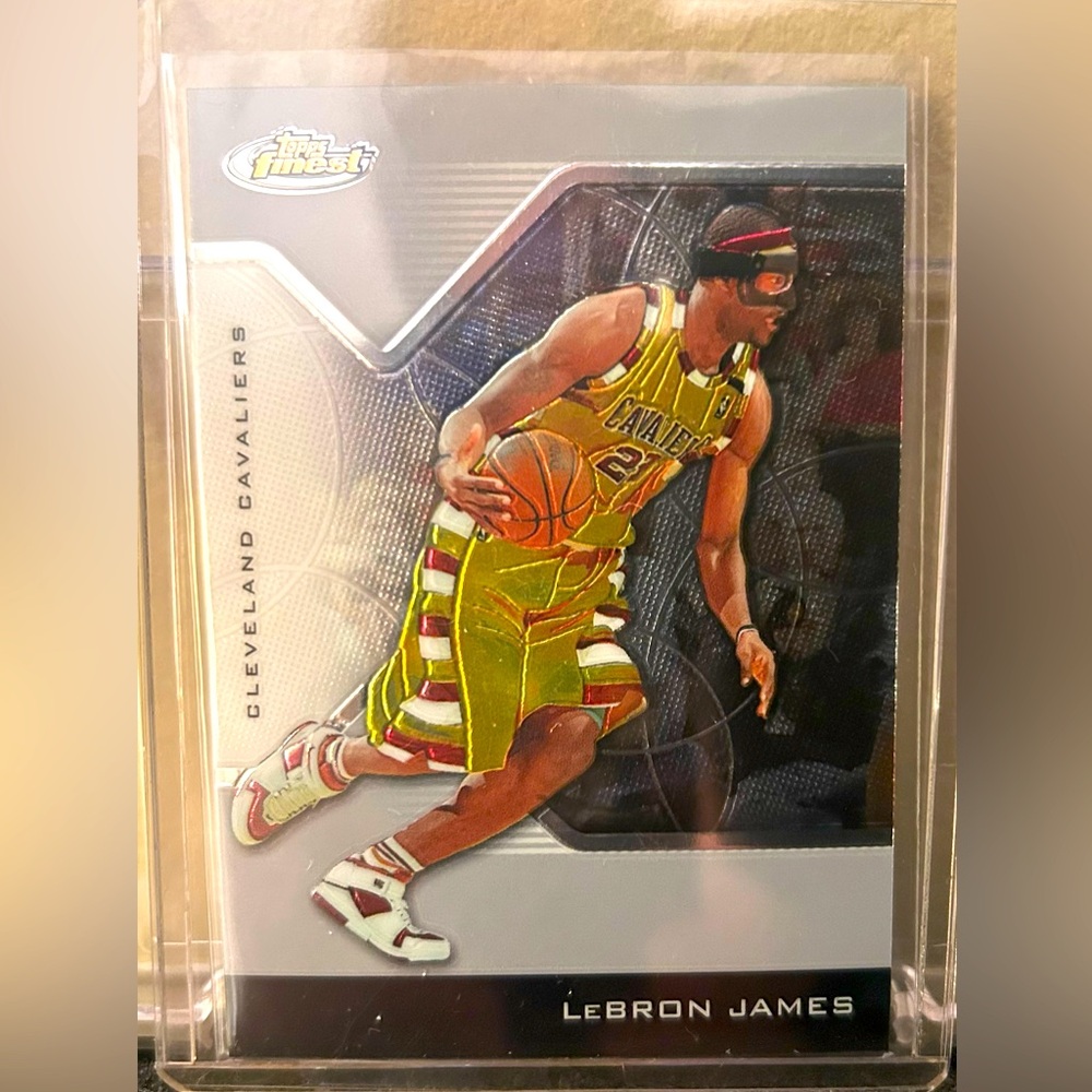LeBron James 2005 Topps Finest #23